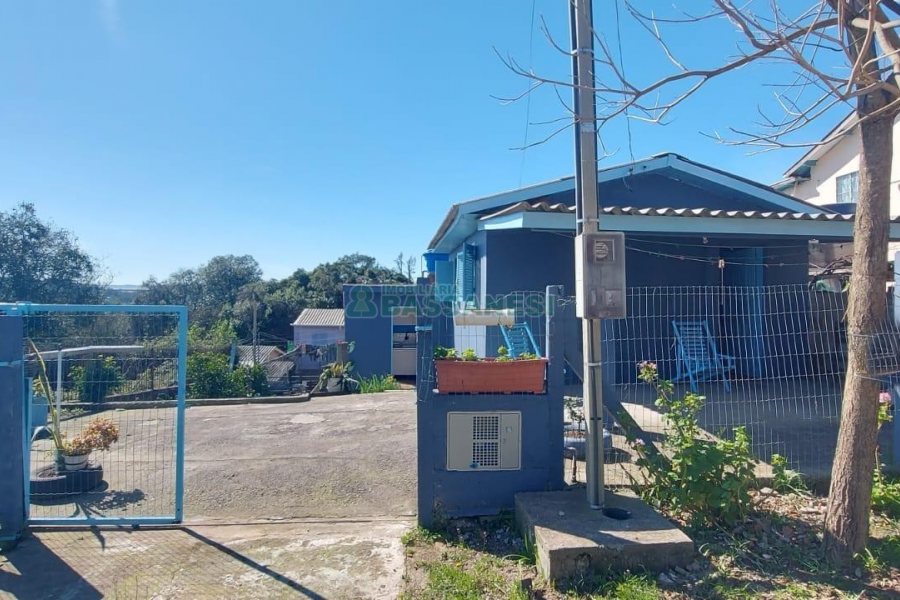 Casa Mobiliada com 65m², 2 dormitórios, 1 vaga, no bairro Cidade Nova em Caxias do Sul para Alugar
