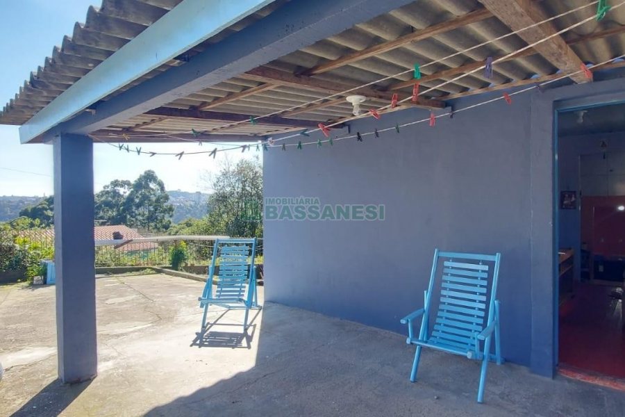 Casa Mobiliada com 65m², 2 dormitórios, 1 vaga, no bairro Cidade Nova em Caxias do Sul para Alugar