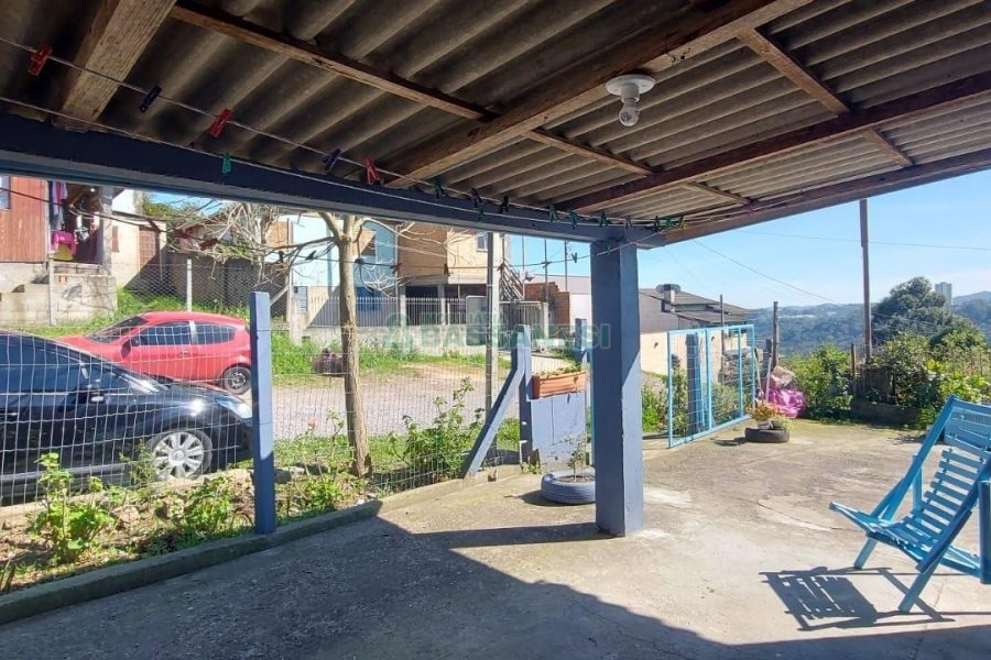 Casa Mobiliada com 65m², 2 dormitórios, 1 vaga, no bairro Cidade Nova em Caxias do Sul para Alugar