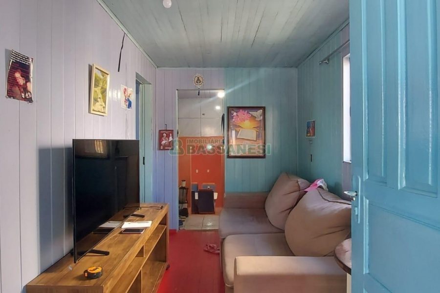 Casa Mobiliada com 65m², 2 dormitórios, 1 vaga, no bairro Cidade Nova em Caxias do Sul para Alugar