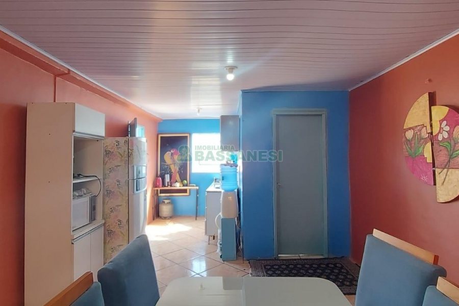Casa Mobiliada com 65m², 2 dormitórios, 1 vaga, no bairro Cidade Nova em Caxias do Sul para Alugar