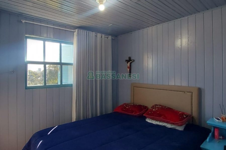 Casa Mobiliada com 65m², 2 dormitórios, 1 vaga, no bairro Cidade Nova em Caxias do Sul para Alugar