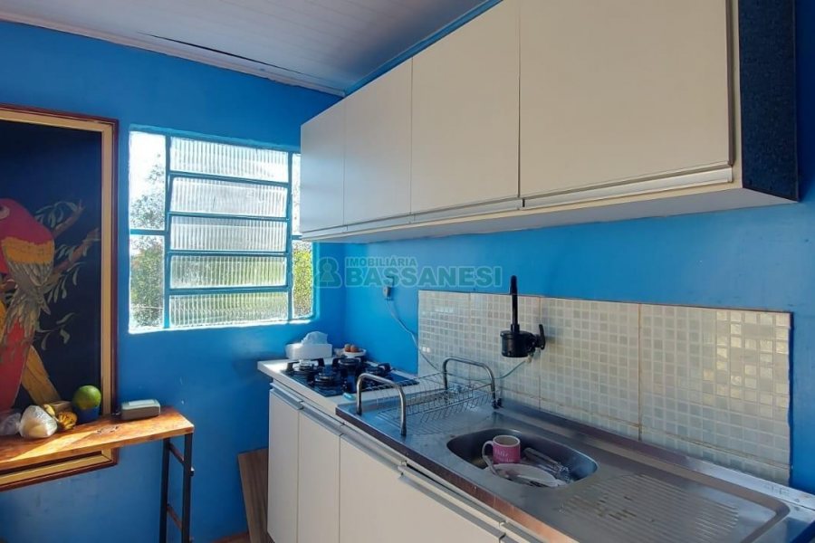 Casa Mobiliada com 65m², 2 dormitórios, 1 vaga, no bairro Cidade Nova em Caxias do Sul para Alugar