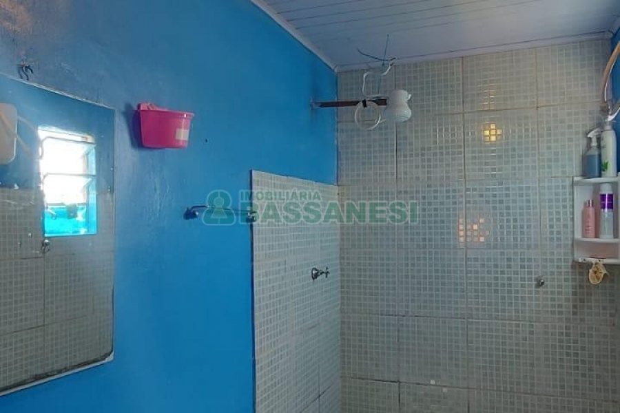Casa Mobiliada com 65m², 2 dormitórios, 1 vaga, no bairro Cidade Nova em Caxias do Sul para Alugar