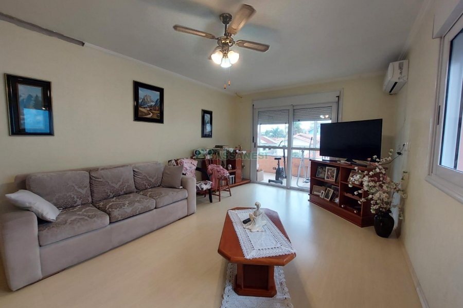 Casa com 229m², 3 dormitórios, 4 vagas, no bairro Santa Lúcia em Caxias do Sul para Comprar