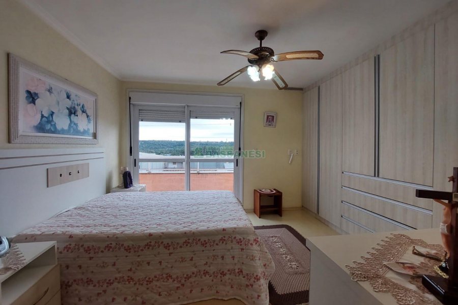 Casa com 229m², 3 dormitórios, 4 vagas, no bairro Santa Lúcia em Caxias do Sul para Comprar
