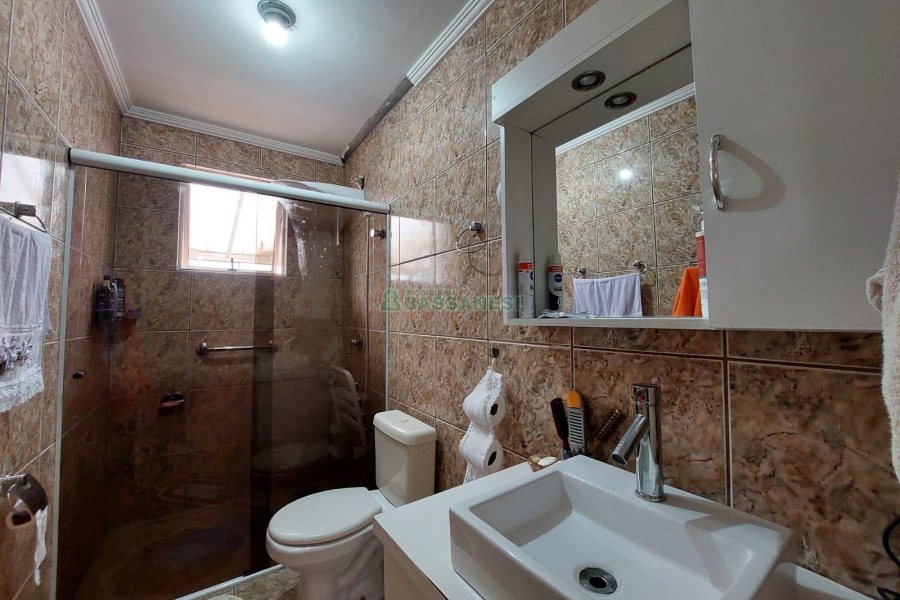 Casa com 229m², 3 dormitórios, 4 vagas, no bairro Santa Lúcia em Caxias do Sul para Comprar