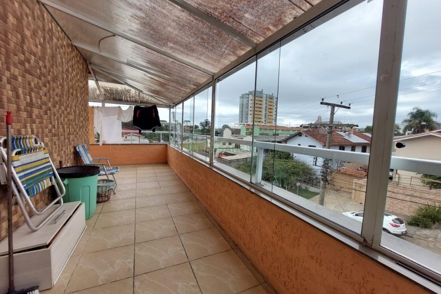 Casa com 229m², 3 dormitórios, 4 vagas, no bairro Santa Lúcia em Caxias do Sul para Comprar