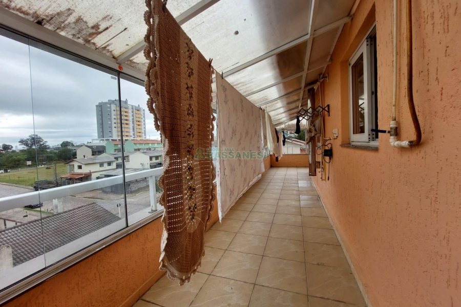 Casa com 229m², 3 dormitórios, 4 vagas, no bairro Santa Lúcia em Caxias do Sul para Comprar