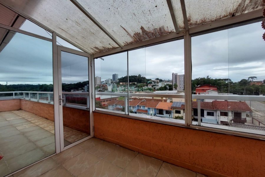 Casa com 229m², 3 dormitórios, 4 vagas, no bairro Santa Lúcia em Caxias do Sul para Comprar