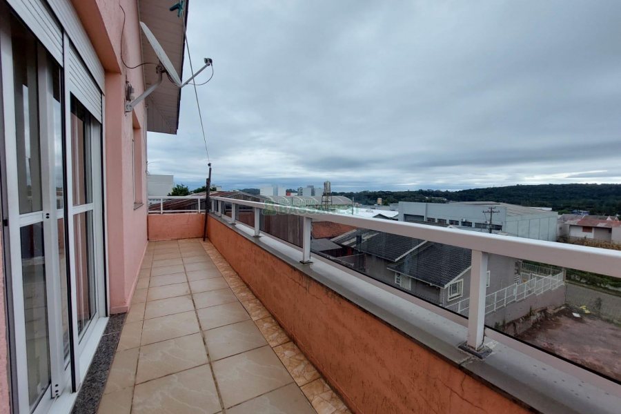 Casa com 229m², 3 dormitórios, 4 vagas, no bairro Santa Lúcia em Caxias do Sul para Comprar