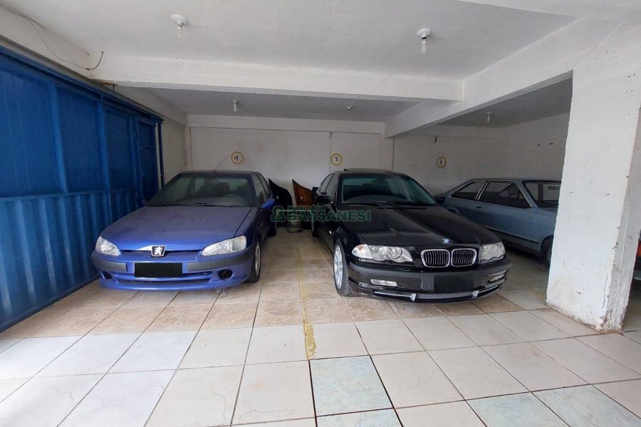 Casa com 229m², 3 dormitórios, 4 vagas, no bairro Santa Lúcia em Caxias do Sul para Comprar