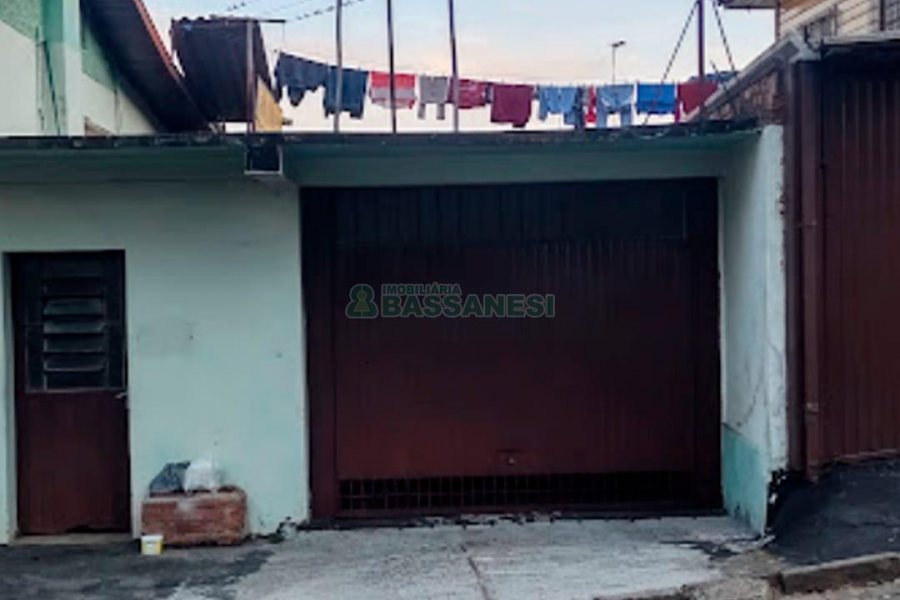 Casa com 260m², 3 dormitórios, 2 vagas, no bairro Kayser em Caxias do Sul para Comprar