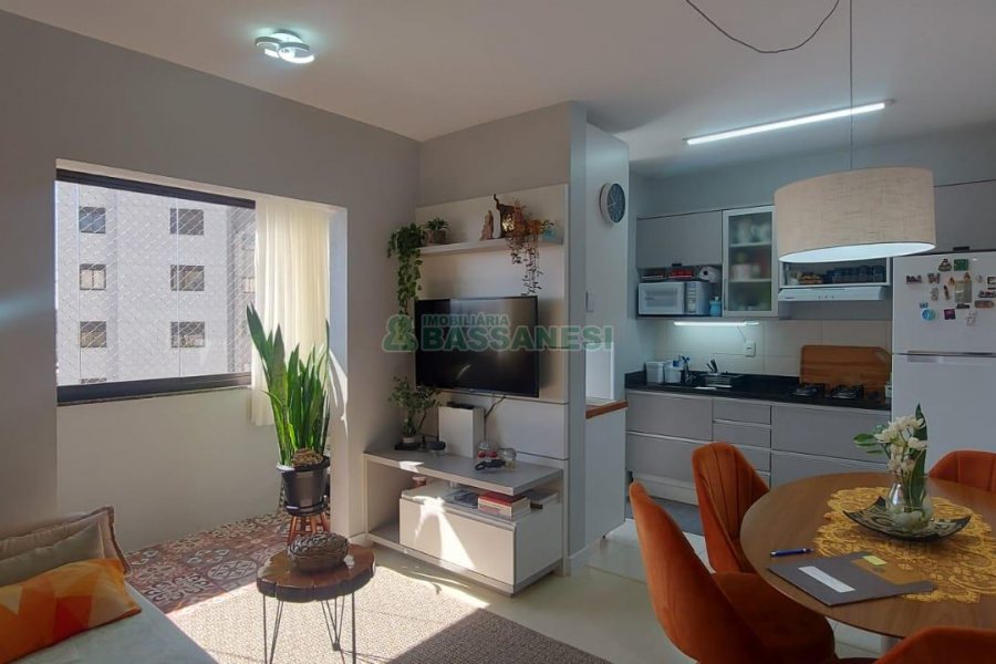 Apartamento com 57m², 2 dormitórios, 1 vaga, no bairro Sagrada Família em Caxias do Sul para Comprar