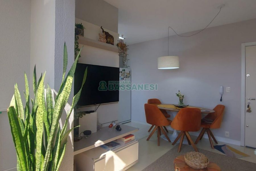 Apartamento com 57m², 2 dormitórios, 1 vaga, no bairro Sagrada Família em Caxias do Sul para Comprar