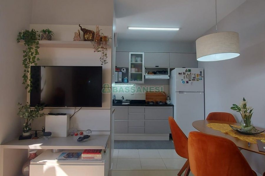 Apartamento com 57m², 2 dormitórios, 1 vaga, no bairro Sagrada Família em Caxias do Sul para Comprar