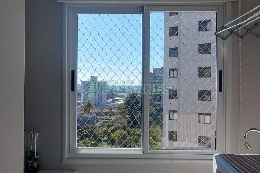 Apartamento com 57m², 2 dormitórios, 1 vaga, no bairro Sagrada Família em Caxias do Sul para Comprar