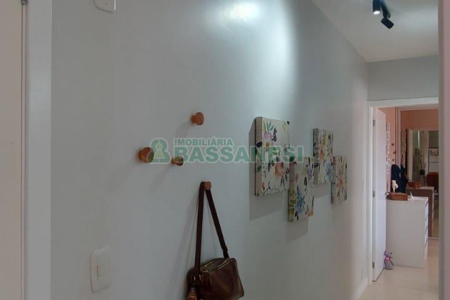 Apartamento com 57m², 2 dormitórios, 1 vaga, no bairro Sagrada Família em Caxias do Sul para Comprar