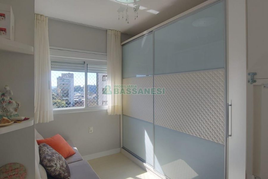 Apartamento com 57m², 2 dormitórios, 1 vaga, no bairro Sagrada Família em Caxias do Sul para Comprar