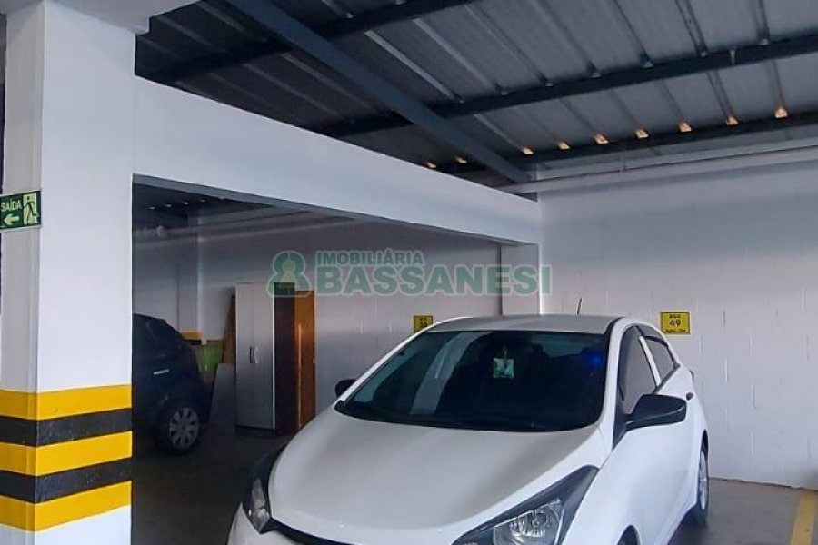 Apartamento com 57m², 2 dormitórios, 1 vaga, no bairro Sagrada Família em Caxias do Sul para Comprar