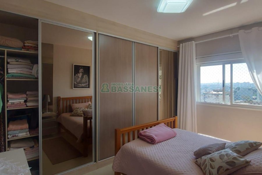 Apartamento com 57m², 2 dormitórios, 1 vaga, no bairro Sagrada Família em Caxias do Sul para Comprar