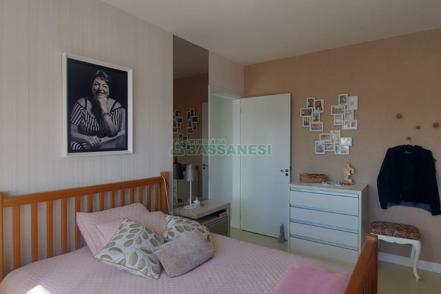 Apartamento com 57m², 2 dormitórios, 1 vaga, no bairro Sagrada Família em Caxias do Sul para Comprar