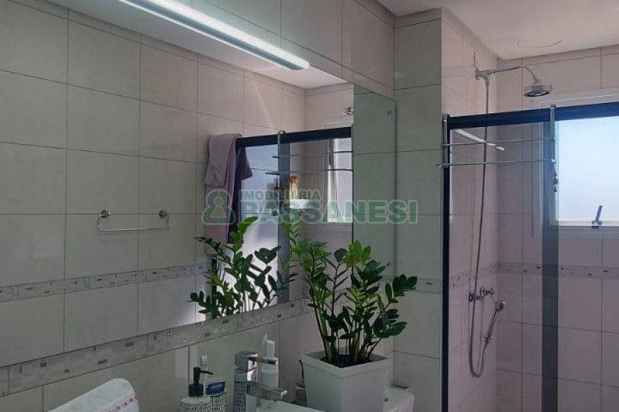 Apartamento com 57m², 2 dormitórios, 1 vaga, no bairro Sagrada Família em Caxias do Sul para Comprar