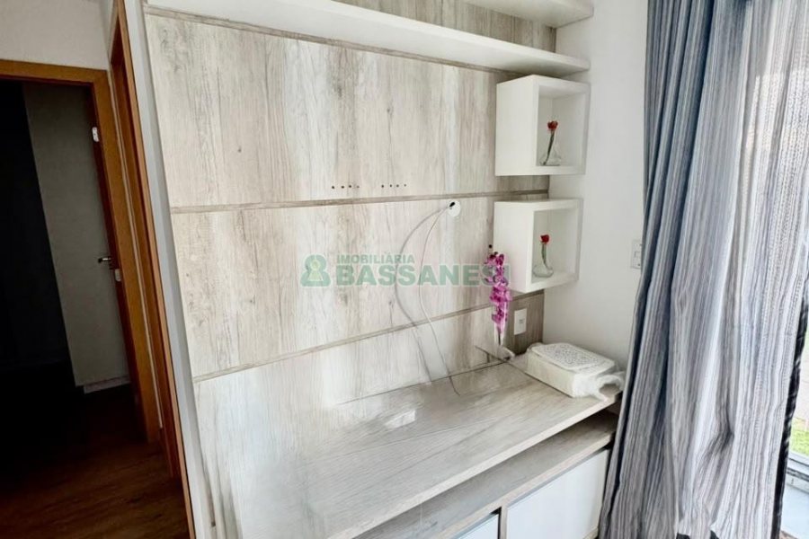 Apto Mobiliado com 60m², 2 dormitórios, 1 vaga, no bairro Vinhedos em Caxias do Sul para Alugar