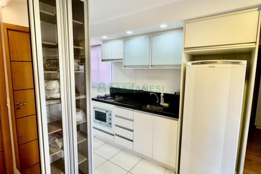 Apto Mobiliado com 60m², 2 dormitórios, 1 vaga, no bairro Vinhedos em Caxias do Sul para Alugar