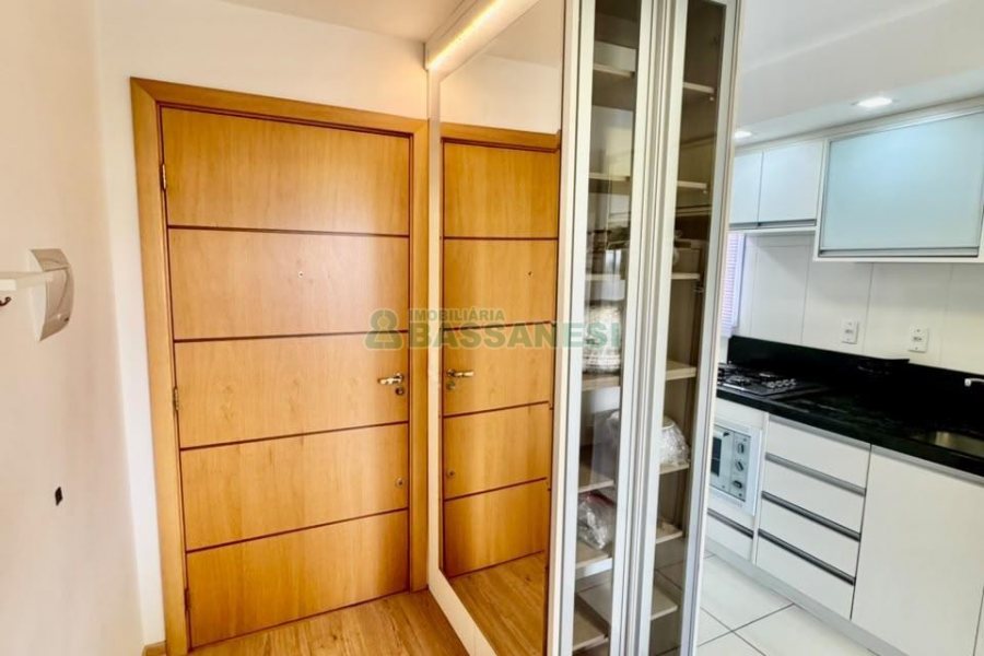 Apto Mobiliado com 60m², 2 dormitórios, 1 vaga, no bairro Vinhedos em Caxias do Sul para Alugar