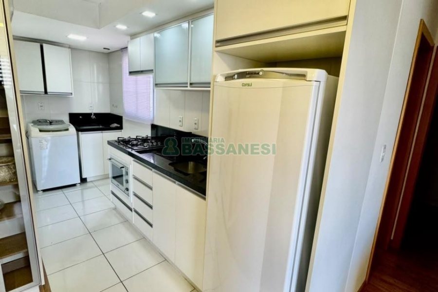 Apto Mobiliado com 60m², 2 dormitórios, 1 vaga, no bairro Vinhedos em Caxias do Sul para Alugar