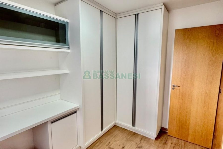 Apto Mobiliado com 60m², 2 dormitórios, 1 vaga, no bairro Vinhedos em Caxias do Sul para Alugar