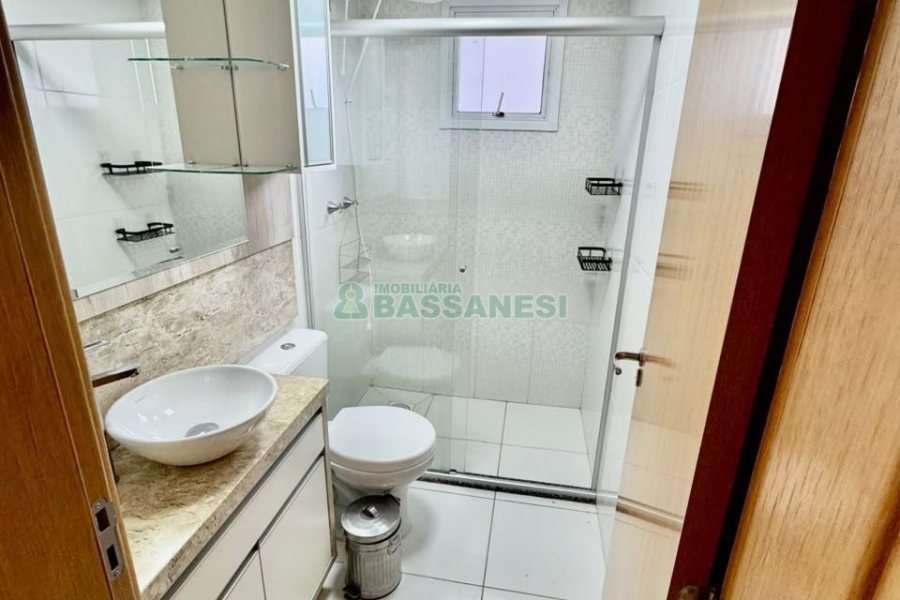 Apto Mobiliado com 60m², 2 dormitórios, 1 vaga, no bairro Vinhedos em Caxias do Sul para Alugar