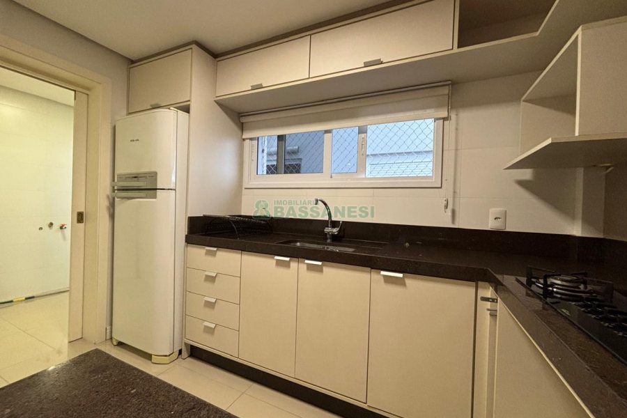 Apartamento com 92m², 3 dormitórios, 2 vagas, no bairro Cinqüentenário em Caxias do Sul para Alugar
