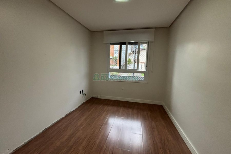 Apartamento com 92m², 3 dormitórios, 2 vagas, no bairro Cinqüentenário em Caxias do Sul para Alugar