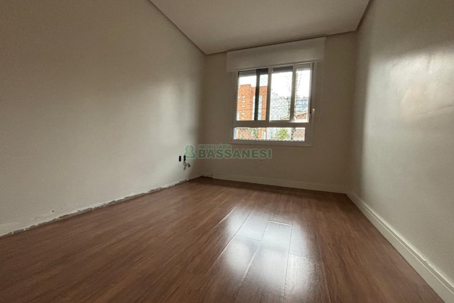Apartamento com 92m², 3 dormitórios, 2 vagas, no bairro Cinqüentenário em Caxias do Sul para Alugar