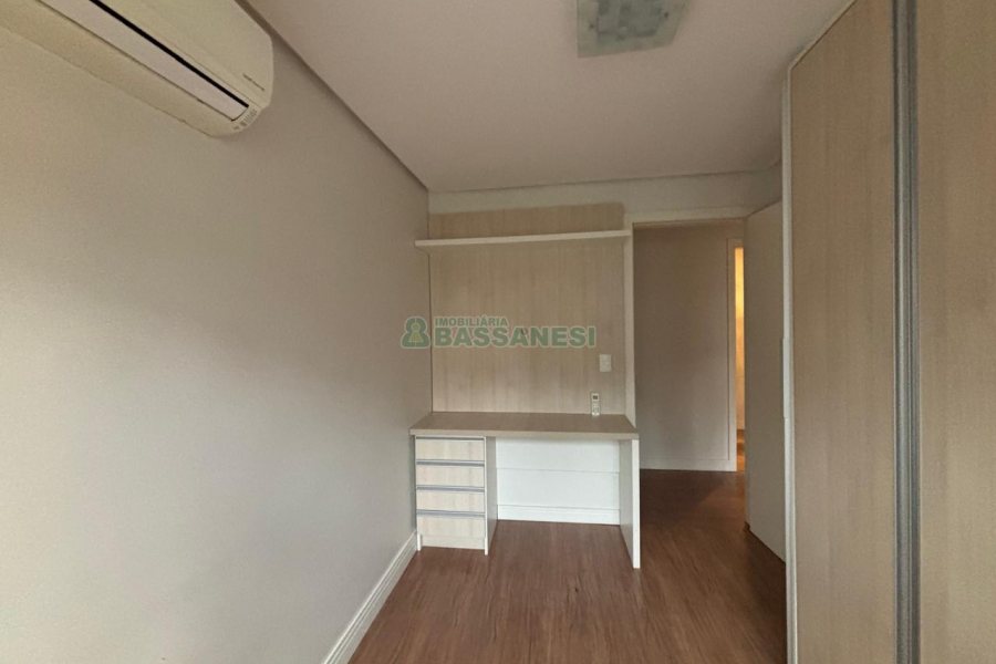 Apartamento com 92m², 3 dormitórios, 2 vagas, no bairro Cinqüentenário em Caxias do Sul para Alugar