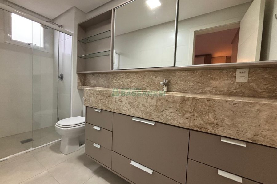 Apartamento com 92m², 3 dormitórios, 2 vagas, no bairro Cinqüentenário em Caxias do Sul para Alugar