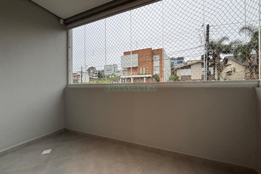 Apartamento com 92m², 3 dormitórios, 2 vagas, no bairro Cinqüentenário em Caxias do Sul para Alugar