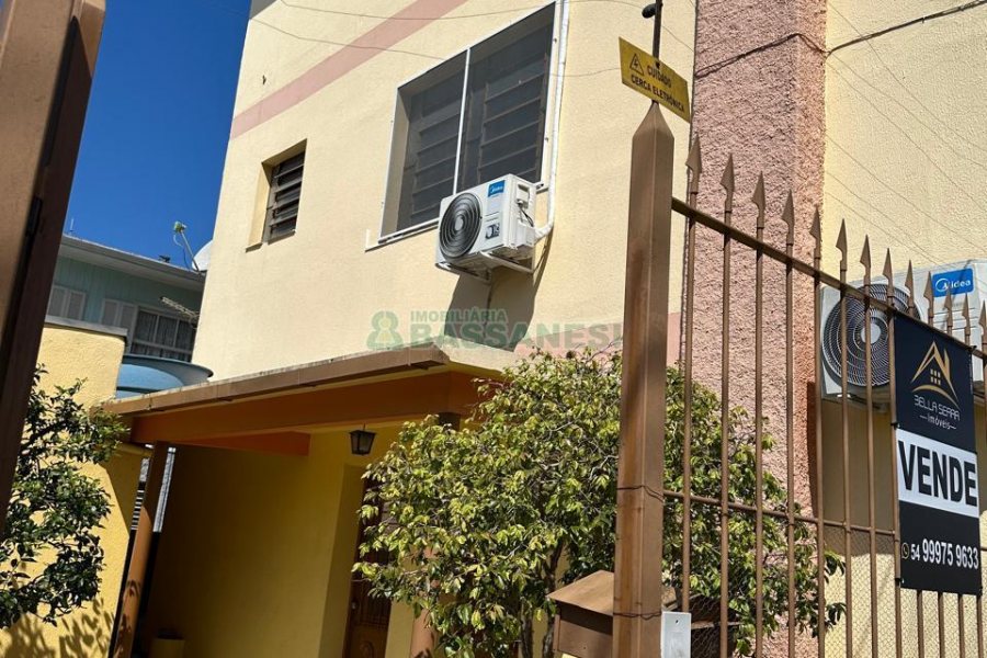 Casa com 203m², 2 dormitórios, 1 vaga, no bairro Nossa Senhora de Lourdes em Caxias do Sul para Comprar