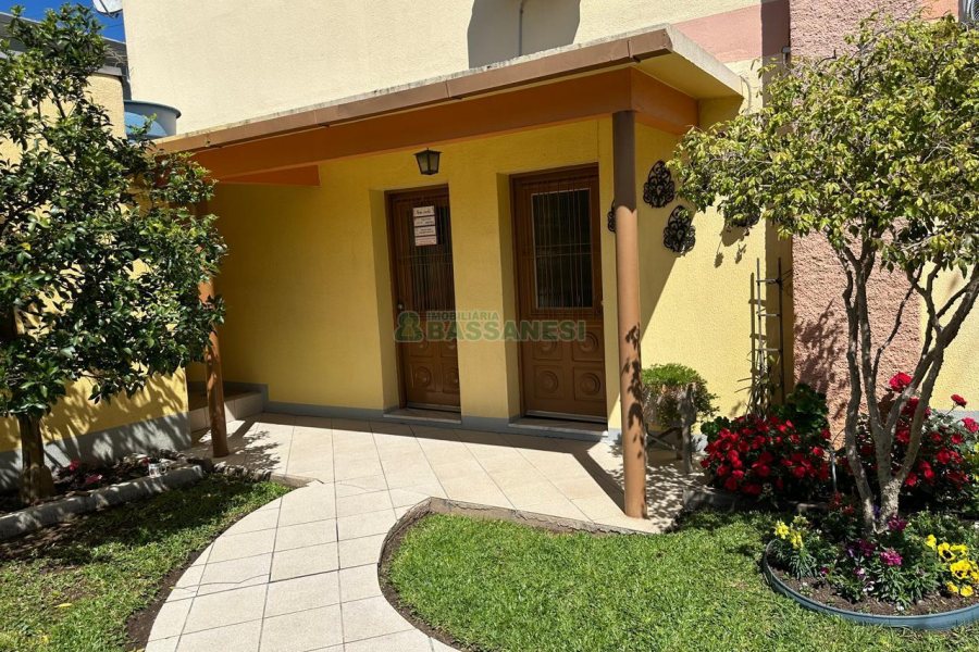 Casa com 203m², 2 dormitórios, 1 vaga, no bairro Nossa Senhora de Lourdes em Caxias do Sul para Comprar
