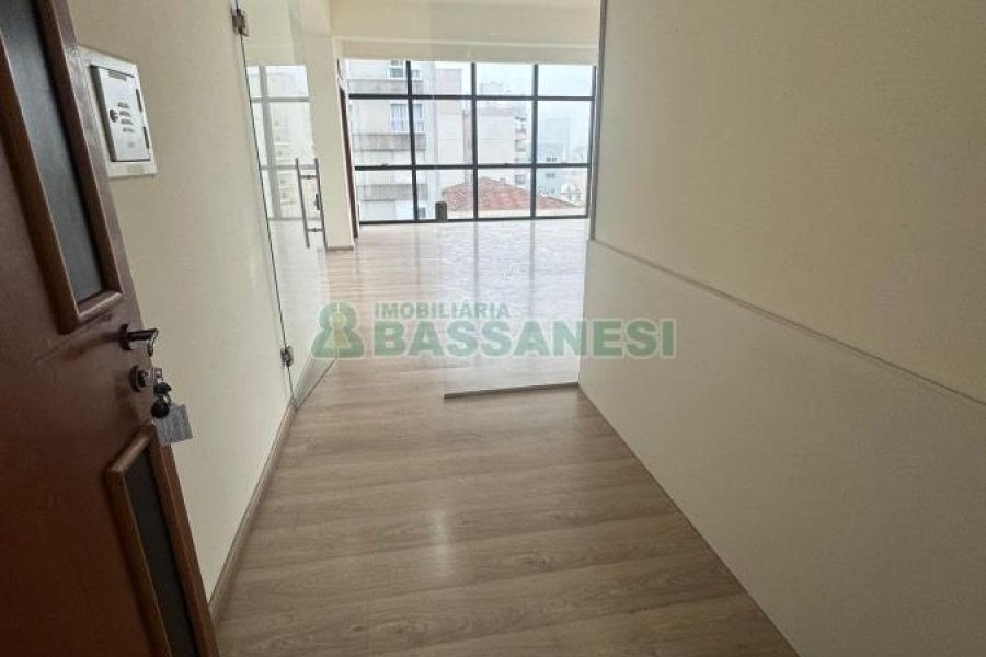 Sala com 70m², no bairro São Pelegrino em Caxias do Sul para Alugar