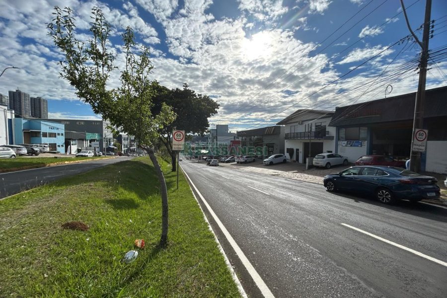 Loja com 1800m², no bairro Universitário em Caxias do Sul para Alugar