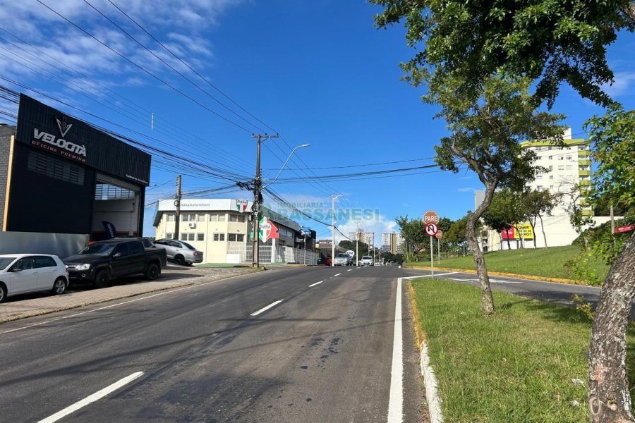 Loja com 1800m², no bairro Universitário em Caxias do Sul para Alugar