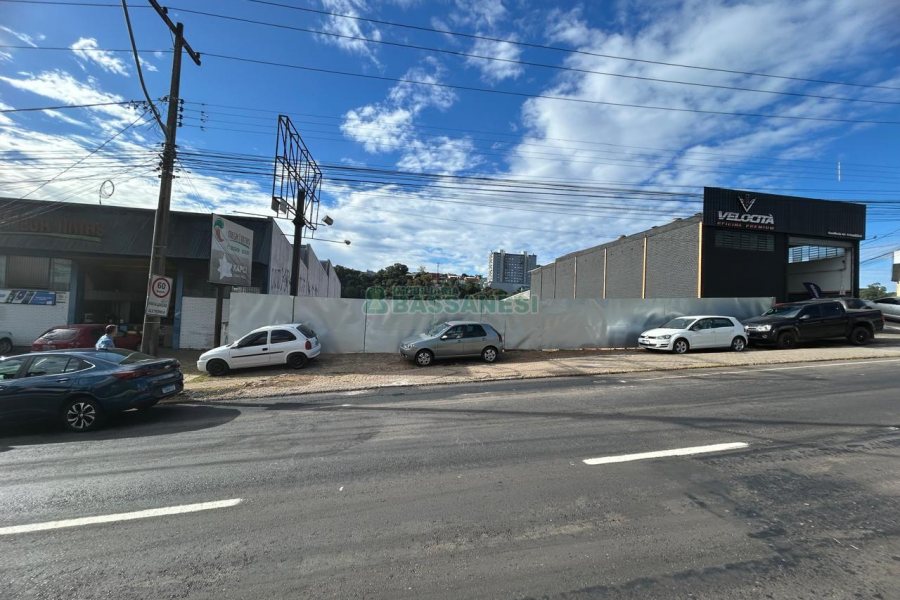 Loja com 1800m², no bairro Universitário em Caxias do Sul para Alugar