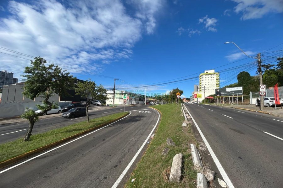 Loja com 1800m², no bairro Universitário em Caxias do Sul para Alugar