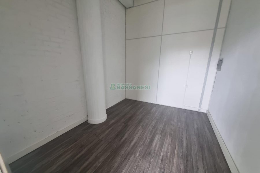Loja com 160m², no bairro Pio X em Caxias do Sul para Alugar