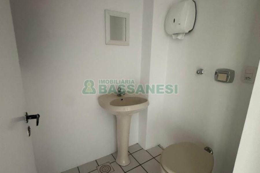 Sala com 60m², 1 vaga, no bairro São Pelegrino em Caxias do Sul para Alugar