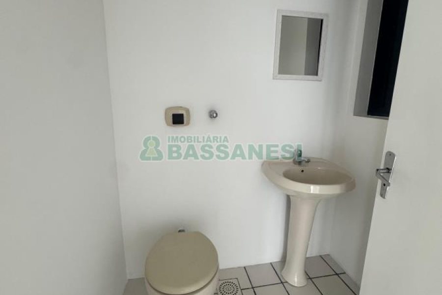 Sala com 60m², 1 vaga, no bairro São Pelegrino em Caxias do Sul para Alugar