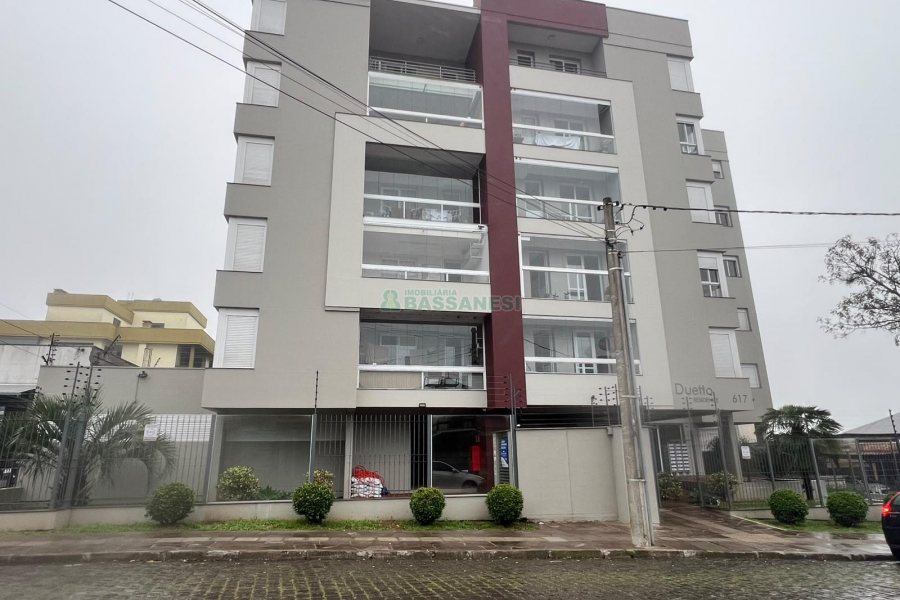 Apto Mobiliado com 65m², 2 dormitórios, 2 vagas, no bairro Cruzeiro em Caxias do Sul para Alugar